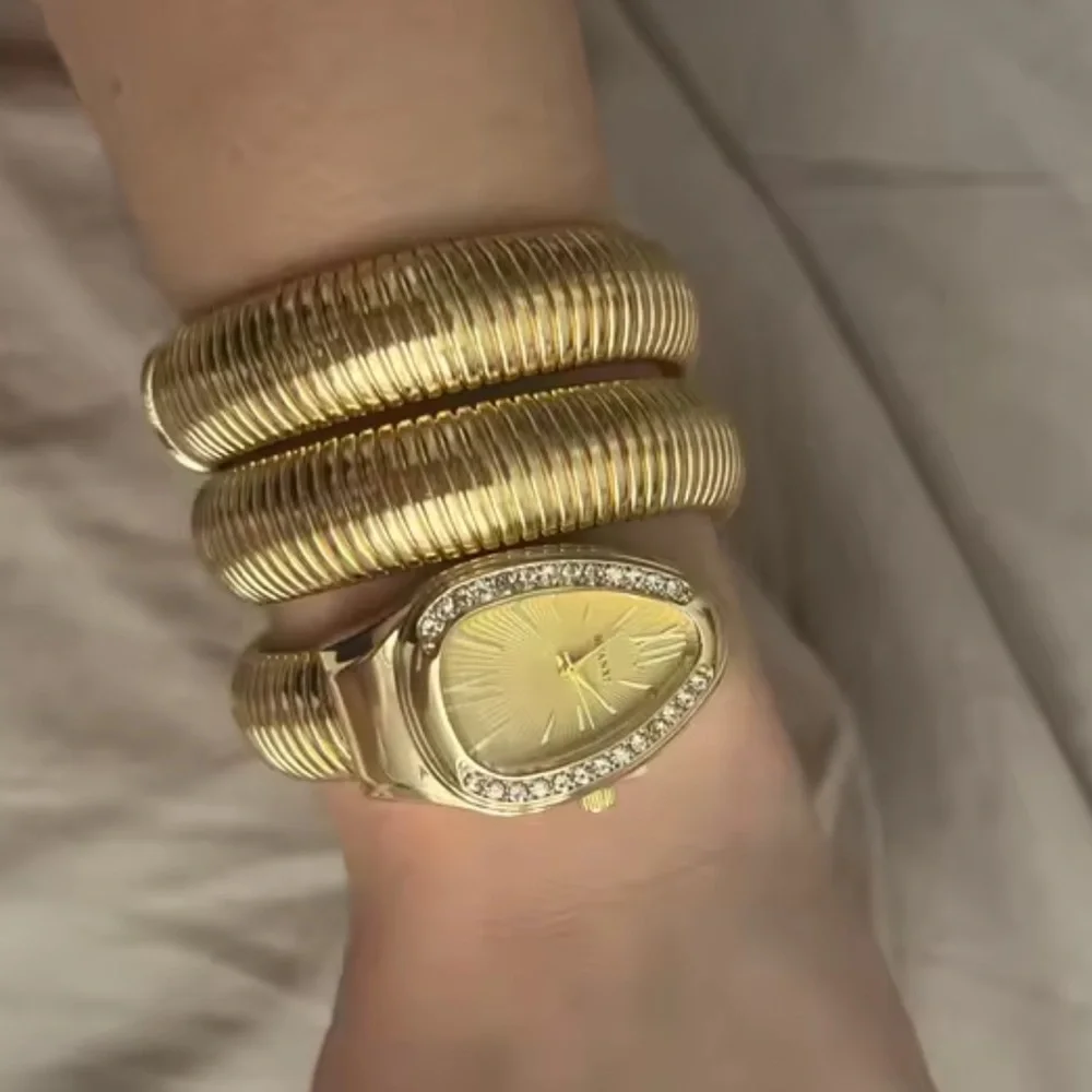Serpenti Elegant Gold Women's Watch Bracelet Set